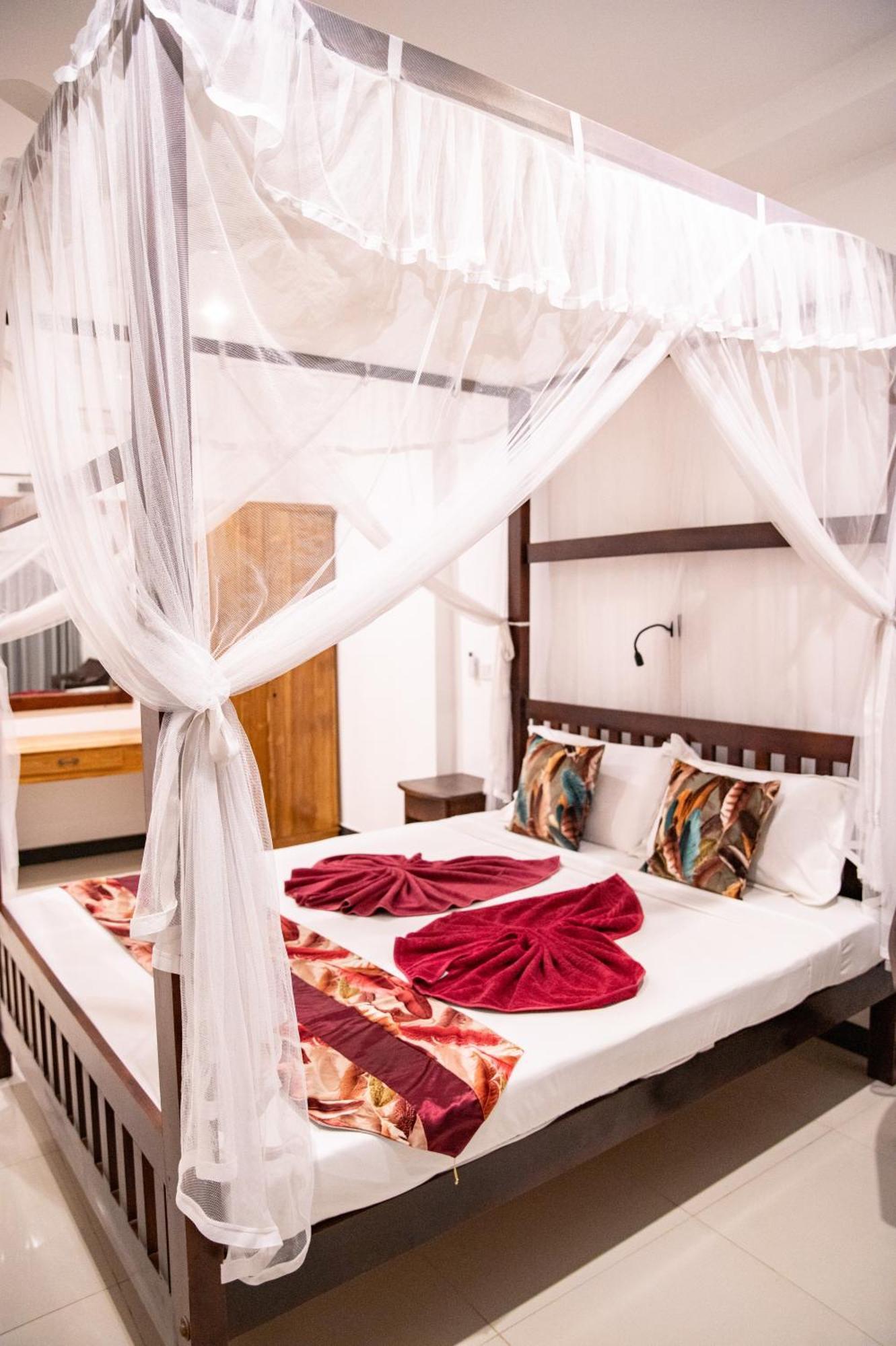 Hotel Marine At Negombo Beach Ngoại thất bức ảnh