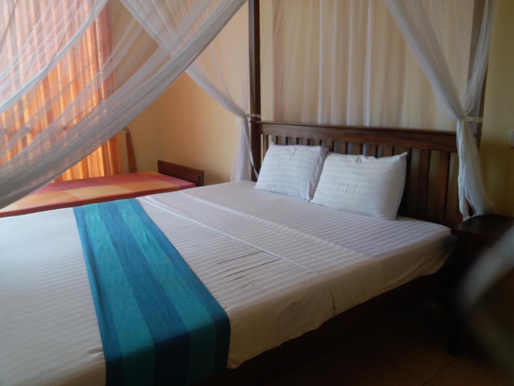 Hotel Marine At Negombo Beach Ngoại thất bức ảnh